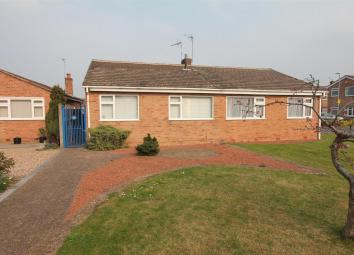Semi-detached bungalow For Sale in Hinckley