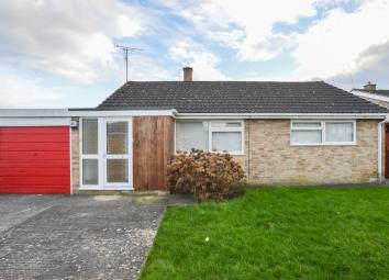 Detached bungalow To Rent in Cheltenham