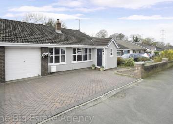 Bungalow For Sale in Mold