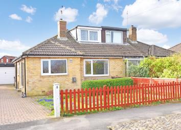 Semi-detached bungalow For Sale in Harrogate