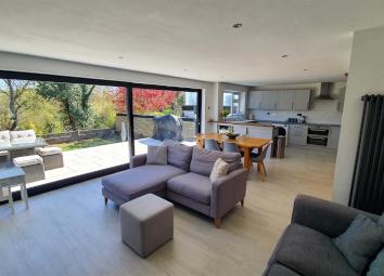 Detached house To Rent in Pontyclun