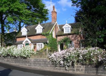 Detached house For Sale in Burton-on-Trent