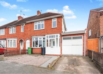 Terraced house For Sale in Dudley