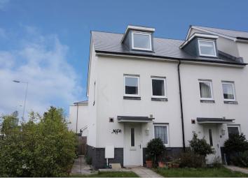 End terrace house For Sale in 