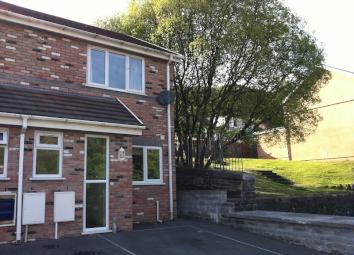End terrace house To Rent in Bridgend