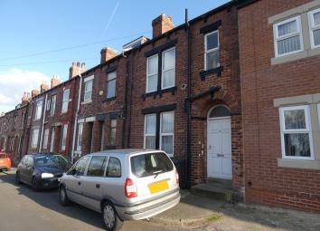 Town house For Sale in Leeds