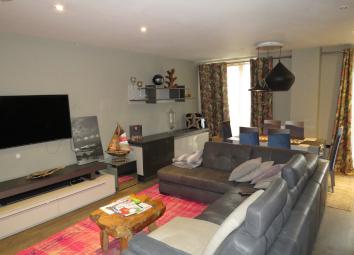 Town house For Sale in Cardiff