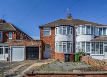 Semi-detached house To Rent in Solihull