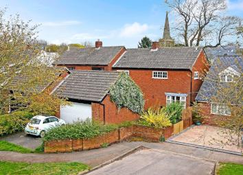 Link-detached house For Sale in Leicester