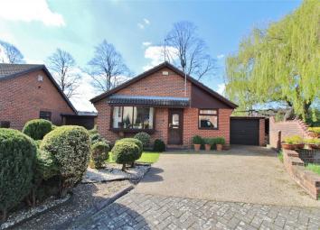 Detached bungalow For Sale in Sheffield
