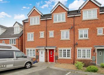 Town house For Sale in Littleborough