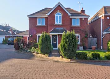 Detached house For Sale in Runcorn