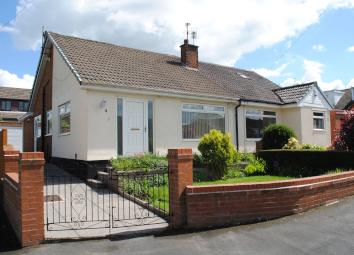 Semi-detached bungalow To Rent in Wigan
