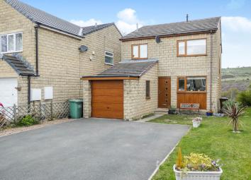 Detached house For Sale in Holmfirth