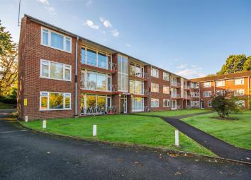 Flat For Sale in Sutton