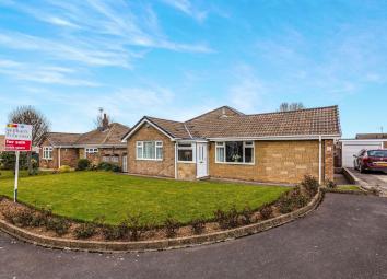 Detached bungalow For Sale in Sheffield