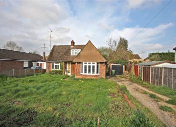 Detached bungalow For Sale in Farnham