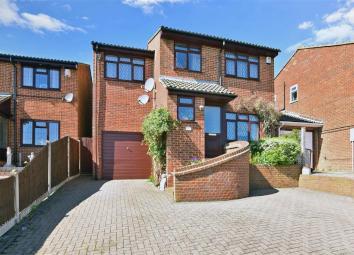 Detached house For Sale in Chatham