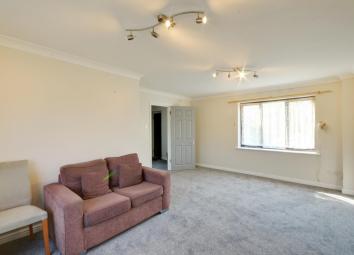 Flat To Rent in Northwood