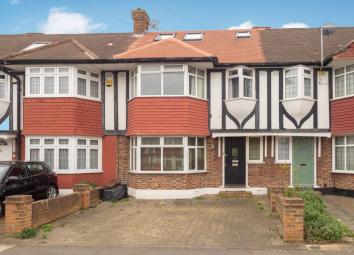 Terraced house For Sale in Morden