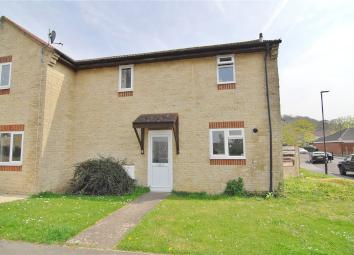 Semi-detached house To Rent in Stonehouse