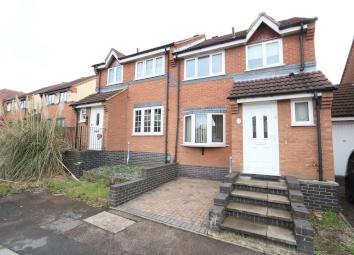 Semi-detached house For Sale in Grays