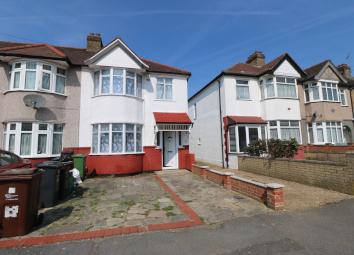 Semi-detached house To Rent in Romford
