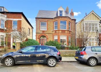 Flat To Rent in Twickenham