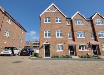 End terrace house To Rent in Enfield