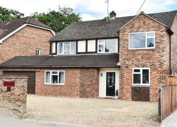 Detached house For Sale in Yateley