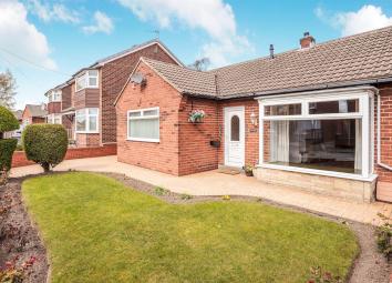 Semi-detached bungalow For Sale in Dewsbury