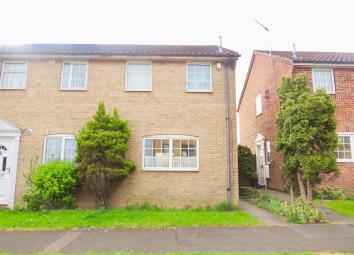 End terrace house For Sale in Luton
