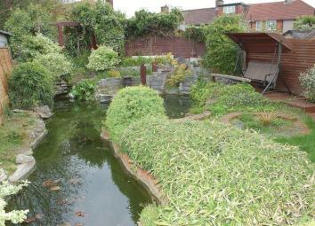 Semi-detached house To Rent in Dagenham