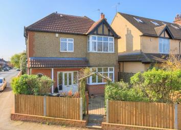 Detached house For Sale in St.albans