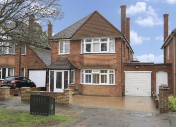 Detached house For Sale in Uxbridge