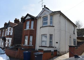 End terrace house To Rent in High Wycombe
