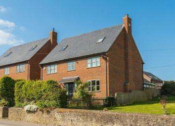 Detached house For Sale in Wantage