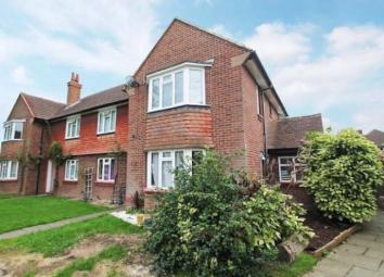 Maisonette To Rent in Staines