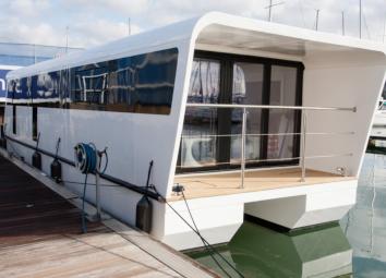 2 Bedroom Houseboat for sale