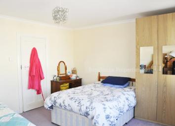 Flat To Rent in Morden