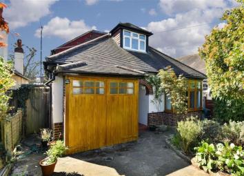 Detached house For Sale in Epsom