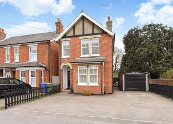Detached house For Sale in Farnborough