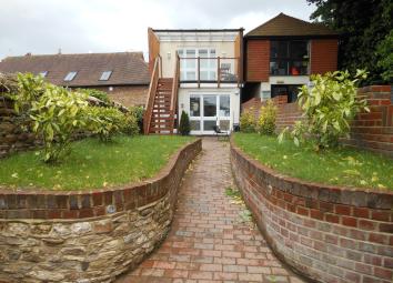 Flat To Rent in Godalming