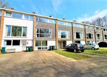 Town house For Sale in Crawley