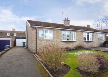Semi-detached bungalow For Sale in Bradford