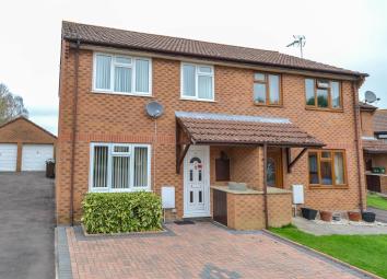Semi-detached house To Rent in Dursley