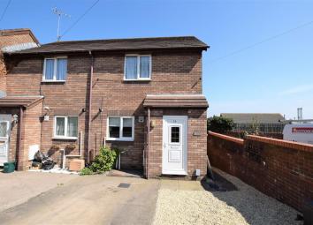 End terrace house For Sale in Barry