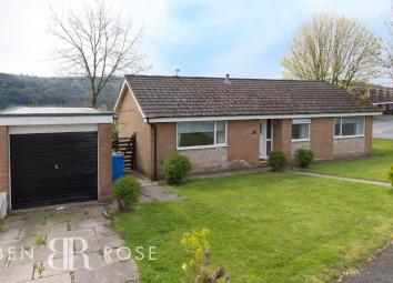 Detached bungalow For Sale in Chorley