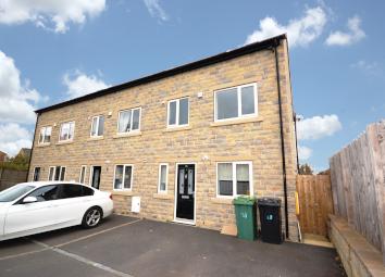 Town house To Rent in Huddersfield