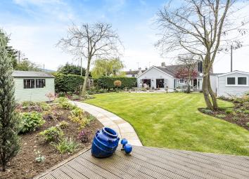 Detached bungalow For Sale in Cheltenham